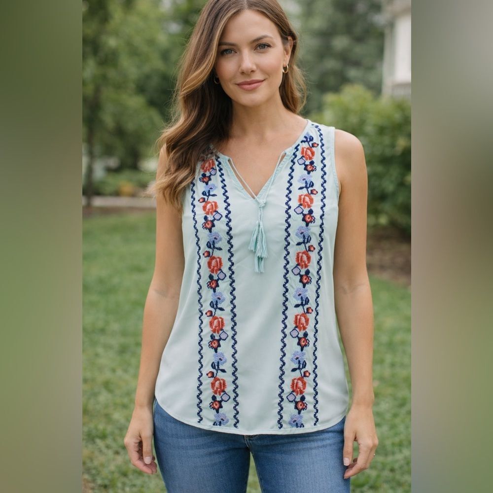 Old Navy Embroidered Tank Top Size Medium